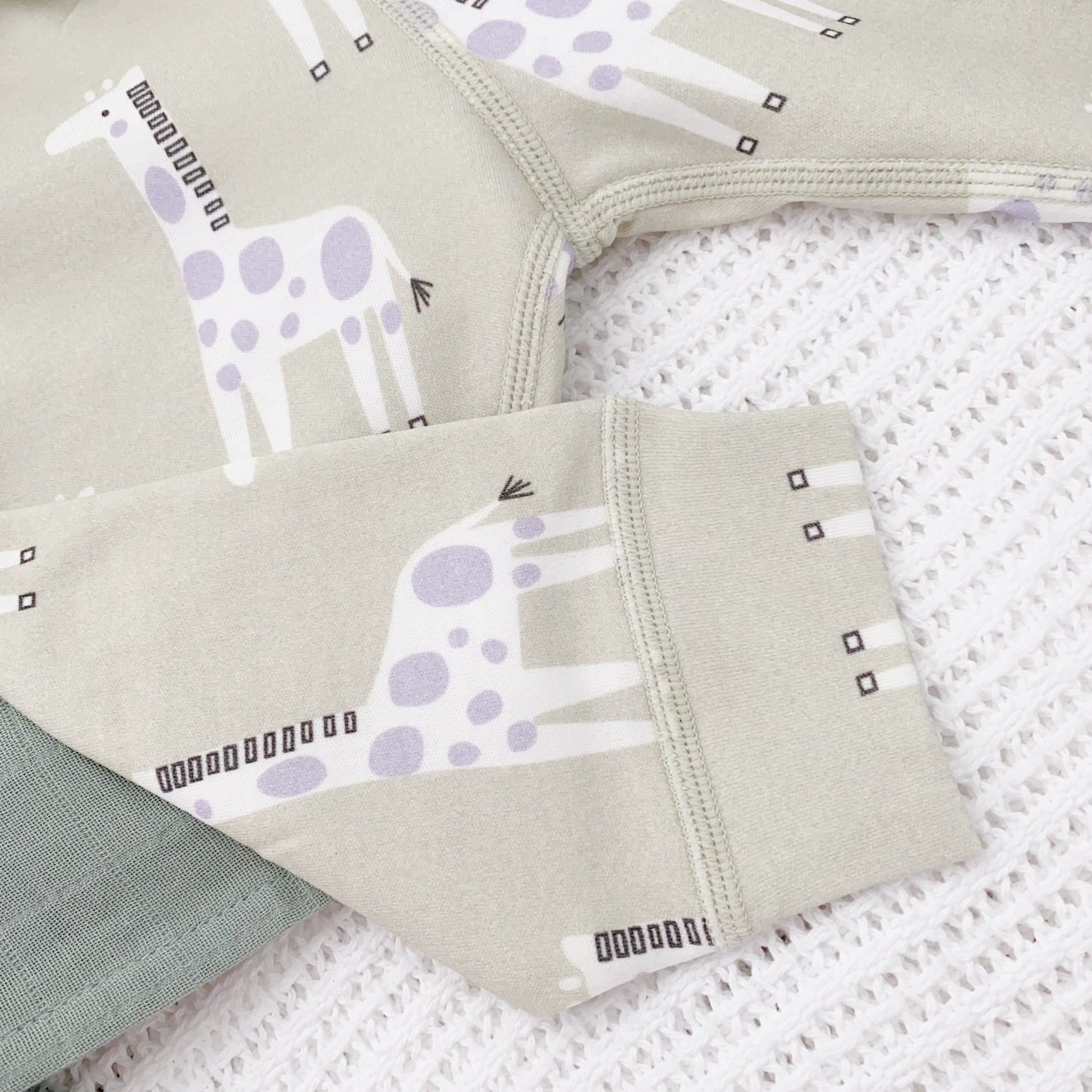Unisex Baby Gift Hamper - 3-6M, 6-9M